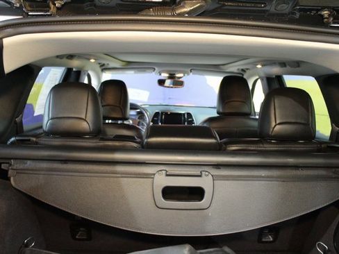 Used 2019 Jeep Cherokee Limited w/ Luxury Group image 16