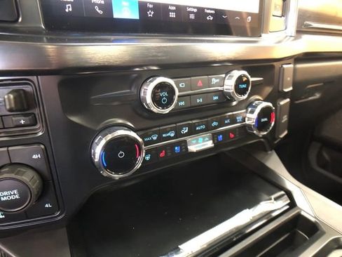 New 2026 Ford F250 Lariat w/ Black Appearance Package image 18