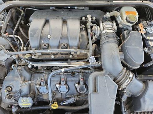 Used 2013 Ford Taurus SE FWD image 22