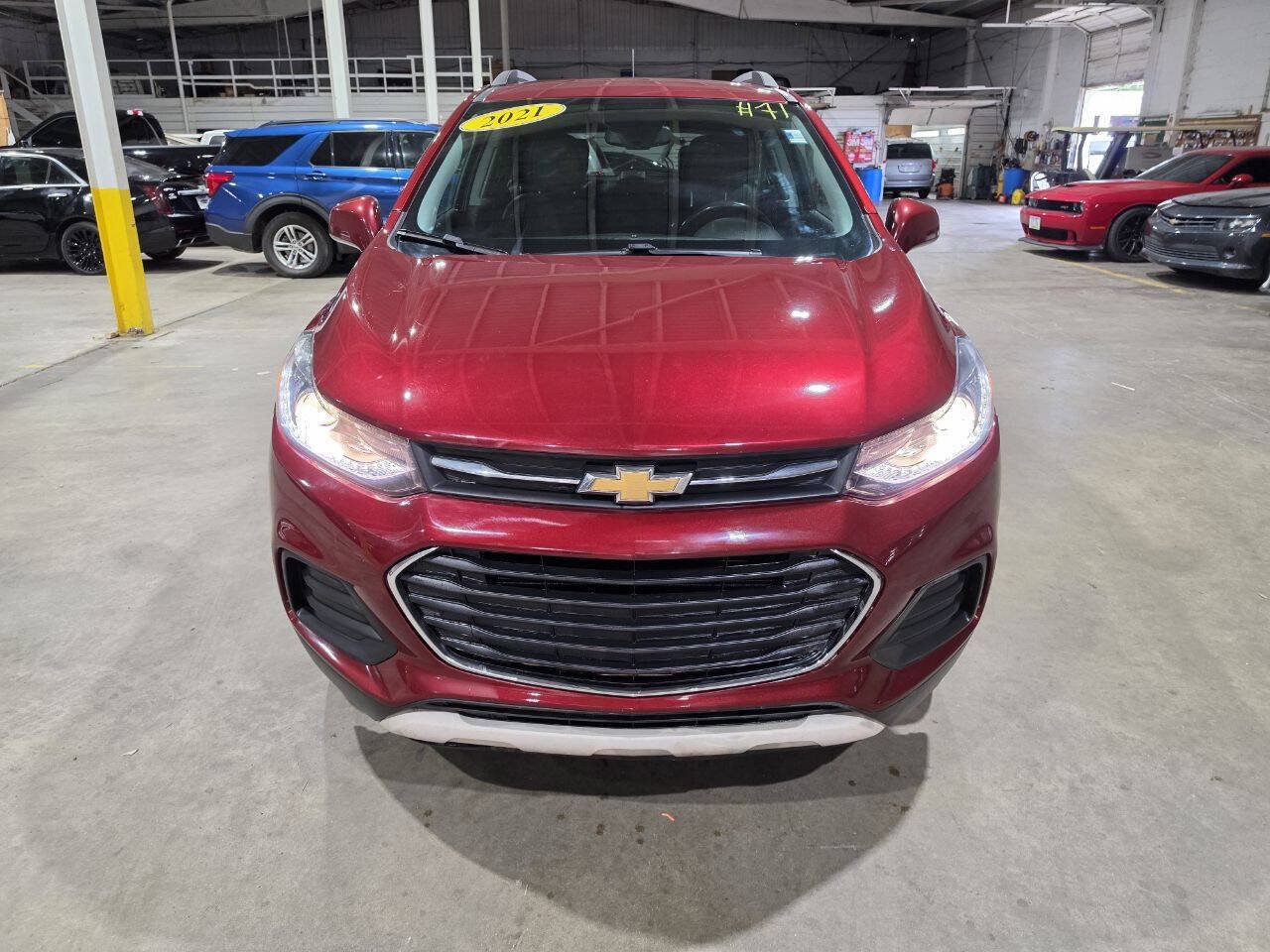 Used 2021 Chevrolet Trax LT w/ LT Convenience Package AWD/4WD image 21