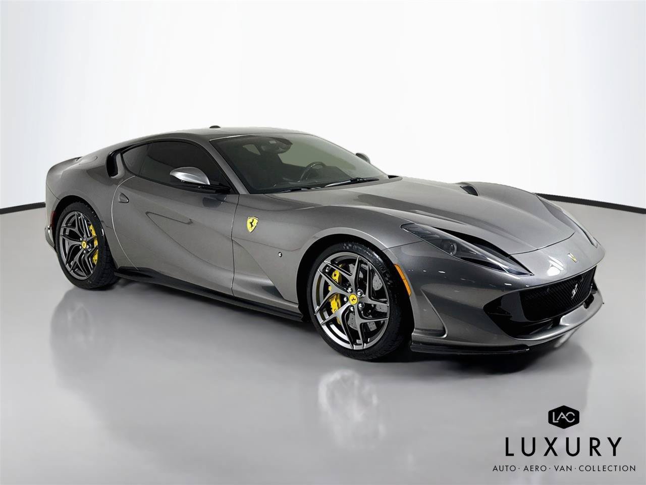Used 2019 Ferrari 812 Superfast RWD image 2
