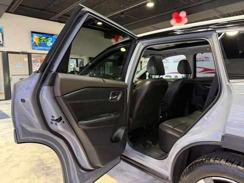 Used 2021 Nissan Rogue SL w/ Premium Package image 30