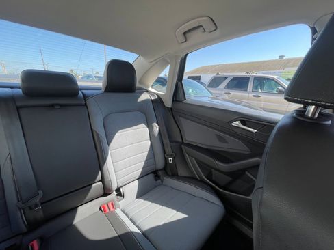 Used 2025 Volkswagen Jetta SE image 37