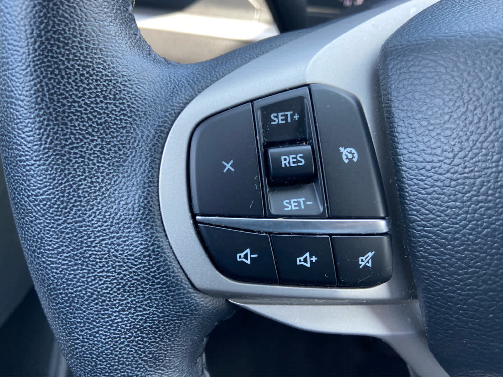 Used 2023 Ford Explorer XLT w/ Equipment Group 202A AWD/4WD image 26