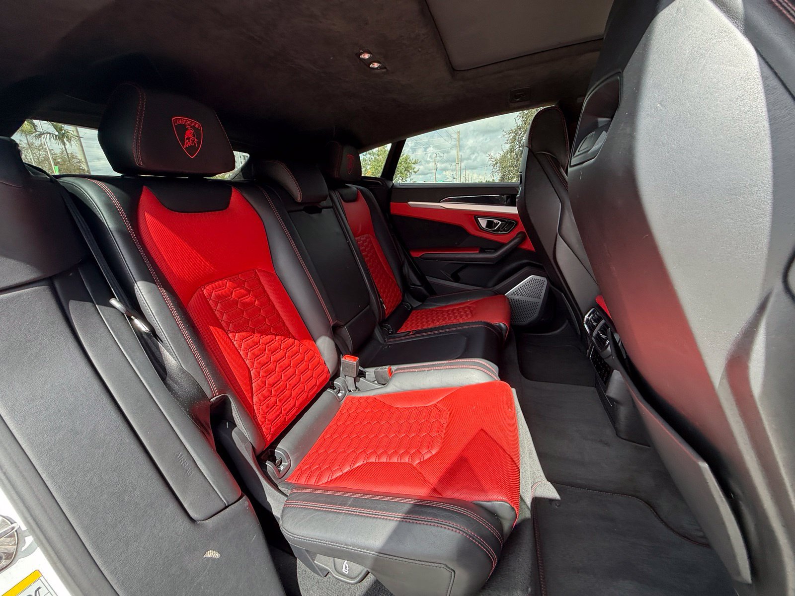 Used 2019 Lamborghini Urus AWD/4WD image 32