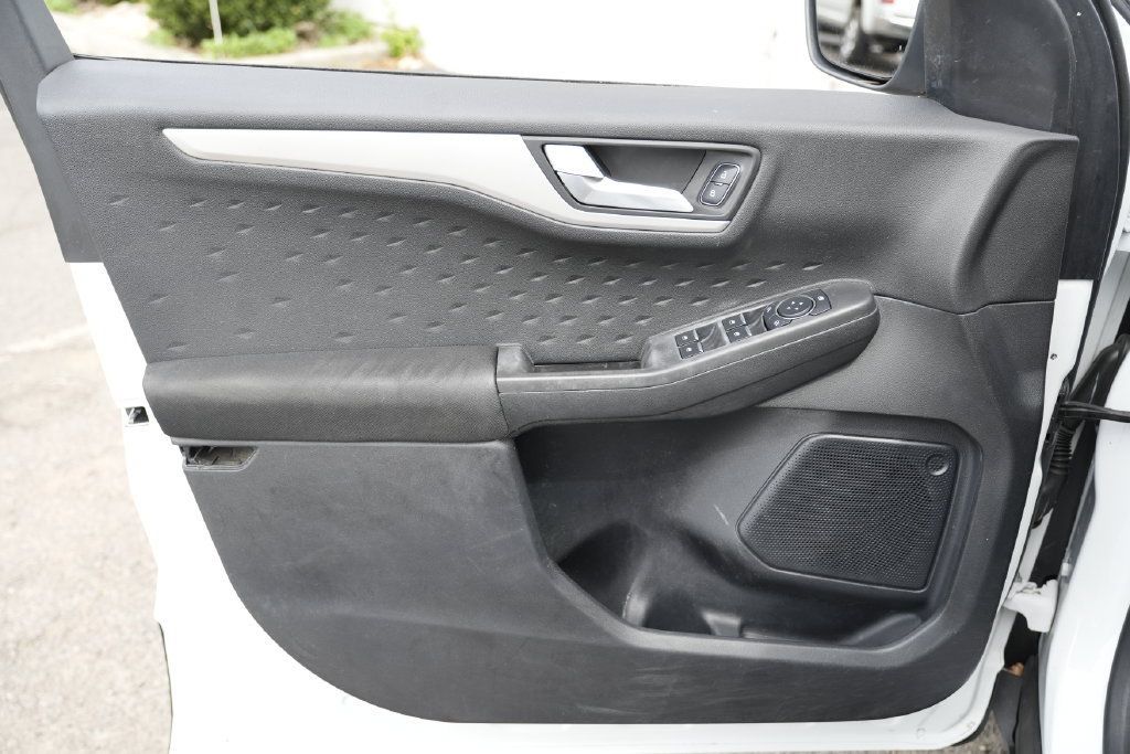 Used 2020 Ford Escape SE FWD image 21