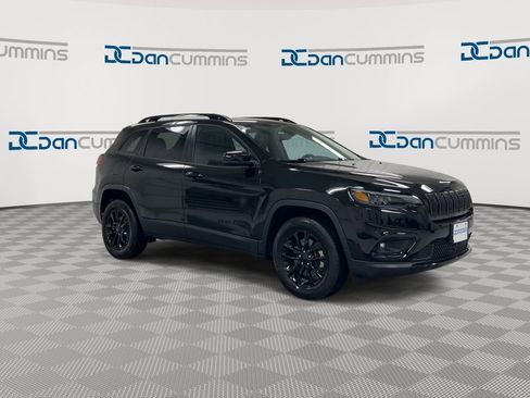 Used 2023 Jeep Cherokee Altitude Lux image 2