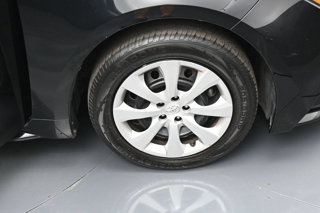 Used 2025 Toyota Corolla LE FWD image 33