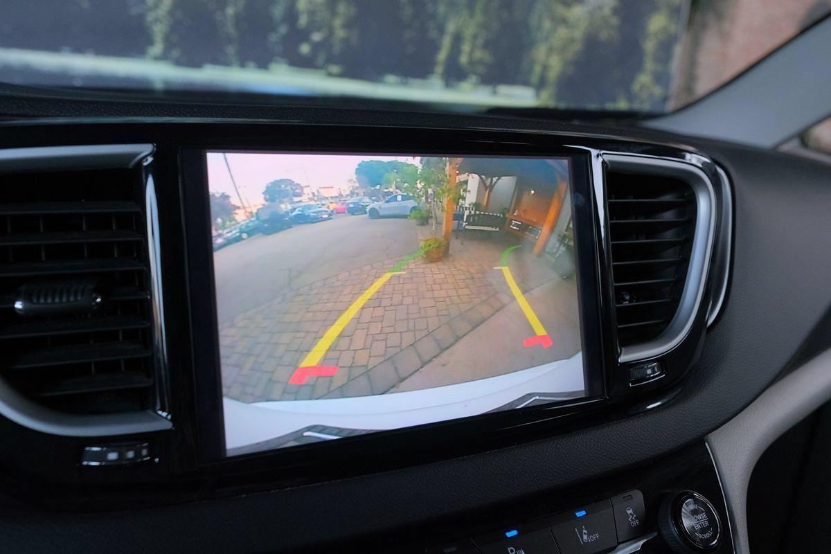 Used 2024 Chrysler Pacifica Touring-L FWD image 23