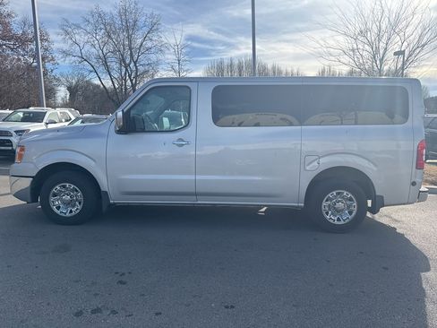Used 2018 Nissan NV 3500 SL image 6
