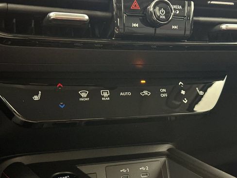 New 2026 Nissan Kicks SR w/ SR Premium Package FWD image 19