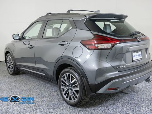 Used 2023 Nissan Kicks SR w/ SR Premium Package FWD image 5