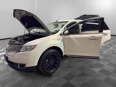 Used 2012 Lincoln MKX AWD image 9