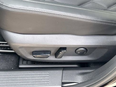 New 2026 Nissan Rogue Platinum AWD/4WD image 16