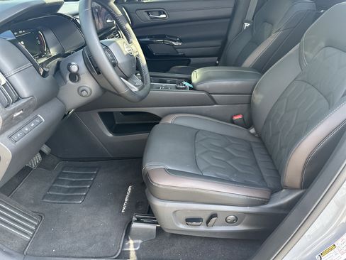 Used 2026 Nissan Pathfinder Platinum AWD/4WD image 9