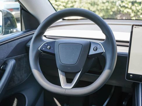 Used 2026 Tesla Model Y AWD image 13