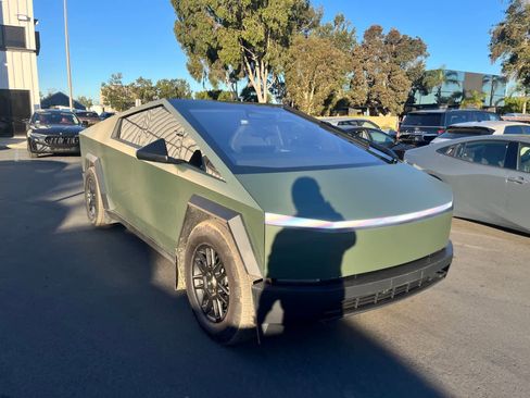 Used 2025 Tesla Cybertruck AWD Crew Cab image 2