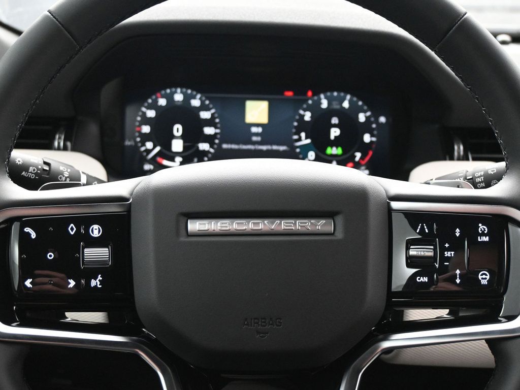 Used 2025 Land Rover Discovery Sport Dynamic SE AWD/4WD image 17