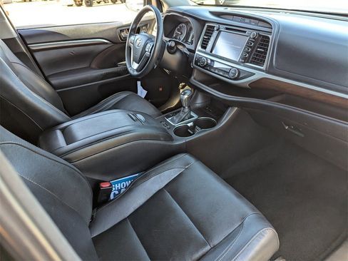 Used 2016 Toyota Highlander Limited image 16