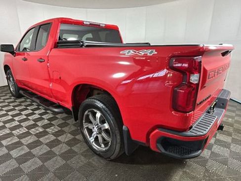 Used 2020 Chevrolet Silverado 1500 Custom w/ Custom Value Package AWD/4WD image 5
