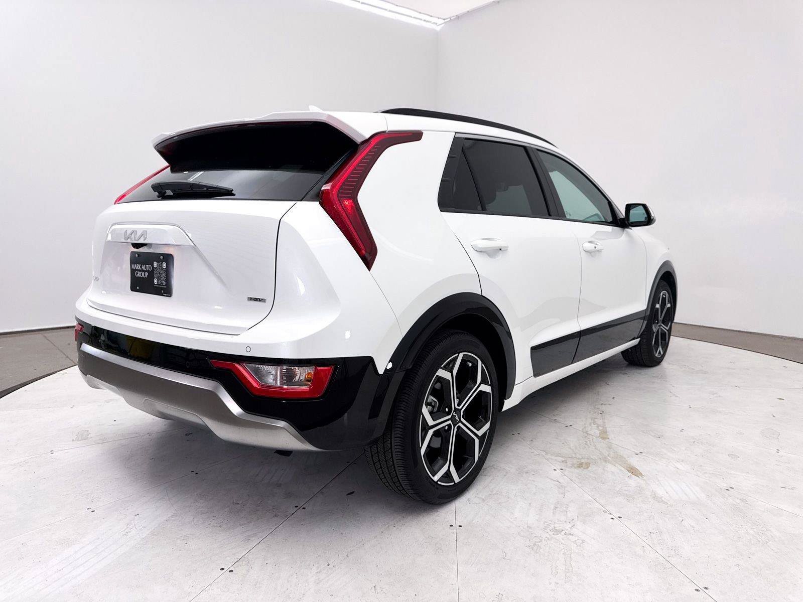 Used 2023 Kia Niro EX Touring FWD image 19