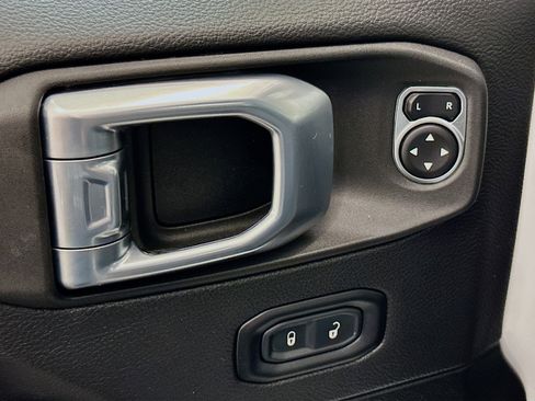 Used 2021 Jeep Wrangler Sahara image 15