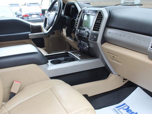 Used 2017 Ford F250 Lariat w/ Chrome Package image 31