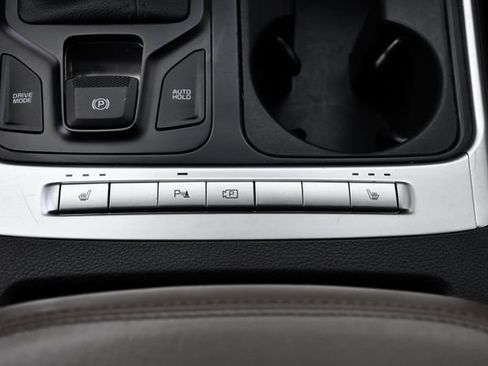 Used 2025 Kia Carnival FWD image 36