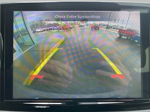 Used 2025 Chrysler Pacifica Select image 53