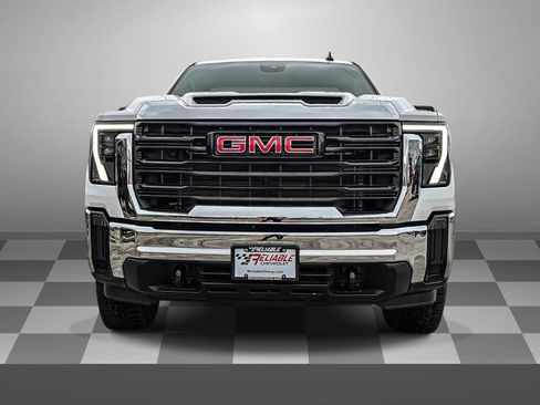 Used 2024 GMC Sierra 2500 Pro w/ Convenience Package image 2