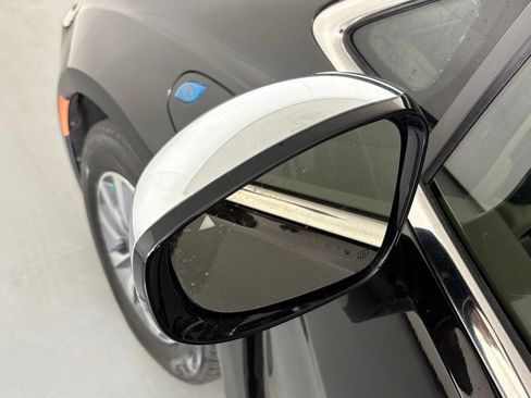 Used 2023 Chrysler Pacifica Limited image 13