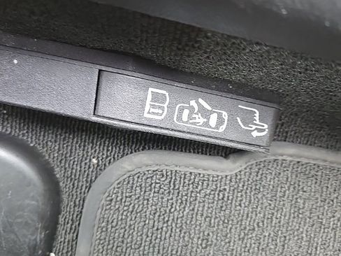 Used 2019 Chevrolet Corvette Stingray Coupe w/ Carbon Flash Badge Package image 44