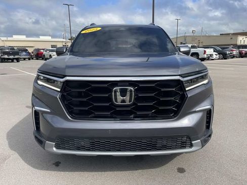 Used 2025 Honda Pilot Touring image 8