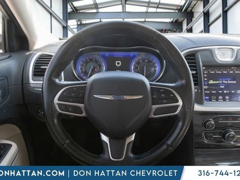 Used 2020 Chrysler 300 Touring w/ Driver Convenience Group RWD image 5