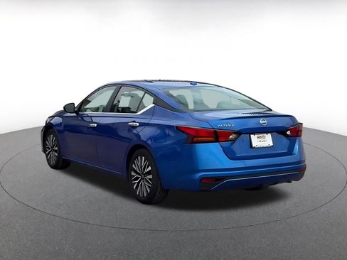 Used 2025 Nissan Altima 2.5 SV image 11