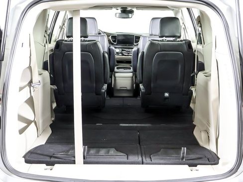 Used 2024 Chrysler Pacifica Limited image 24