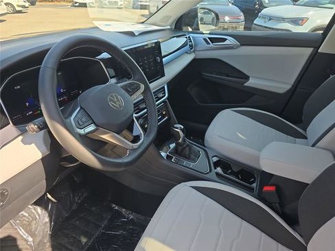 New 2026 Volkswagen Taos SE image 15