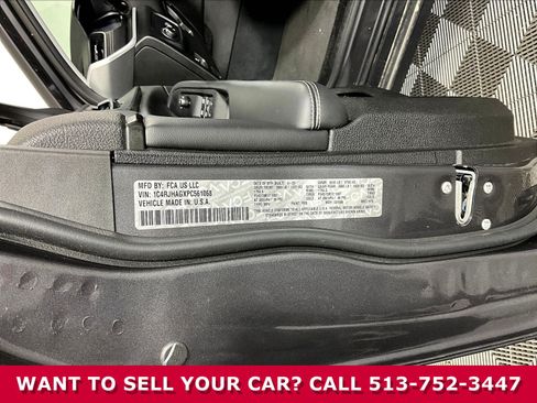Used 2023 Jeep Grand Cherokee Laredo AWD/4WD image 19