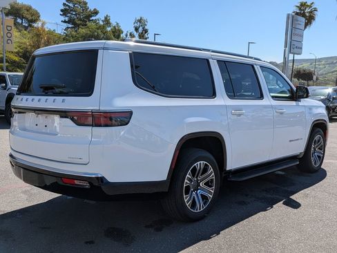 Certified 2024 Jeep Wagoneer L Series II image 5