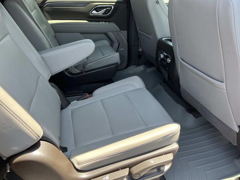 Used 2023 GMC Yukon XL SLT w/ SLT Premium Package AWD/4WD image 23