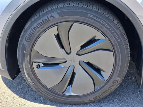 Used 2026 Tesla Model Y 2WD image 9