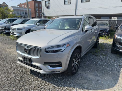 Certified 2024 Volvo XC90 B5 Core w/ Climate Package image 4
