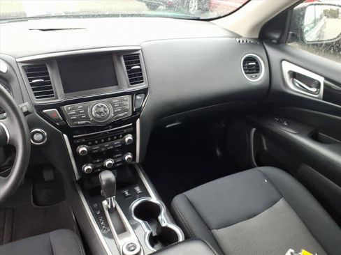 Certified 2018 Nissan Pathfinder SV w/ SV Tech Package image 15