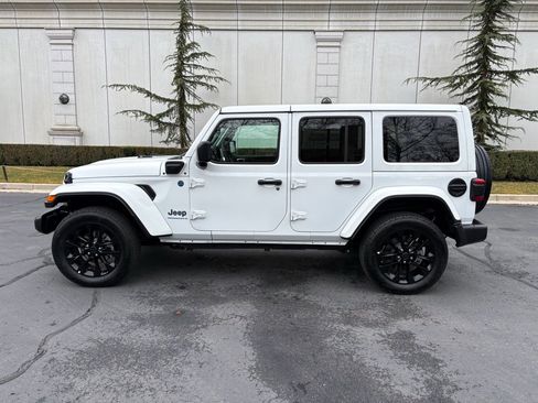 Used 2025 Jeep Wrangler Sahara w/ Safety Group image 11