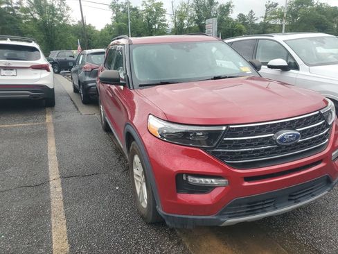 Used 2021 Ford Explorer XLT w/ Equipment Group 202A AWD/4WD image 5