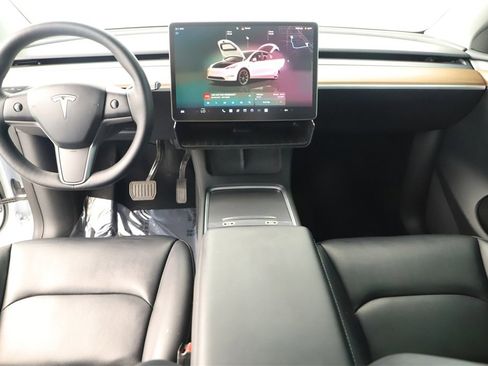 Used 2023 Tesla Model Y Long Range image 18