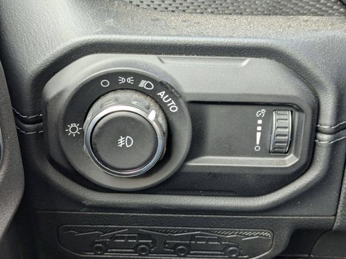 Used 2025 Jeep Wrangler Unlimited Rubicon w/ Convenience Group AWD/4WD image 17