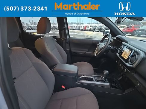 Used 2019 Toyota Tacoma SR image 18