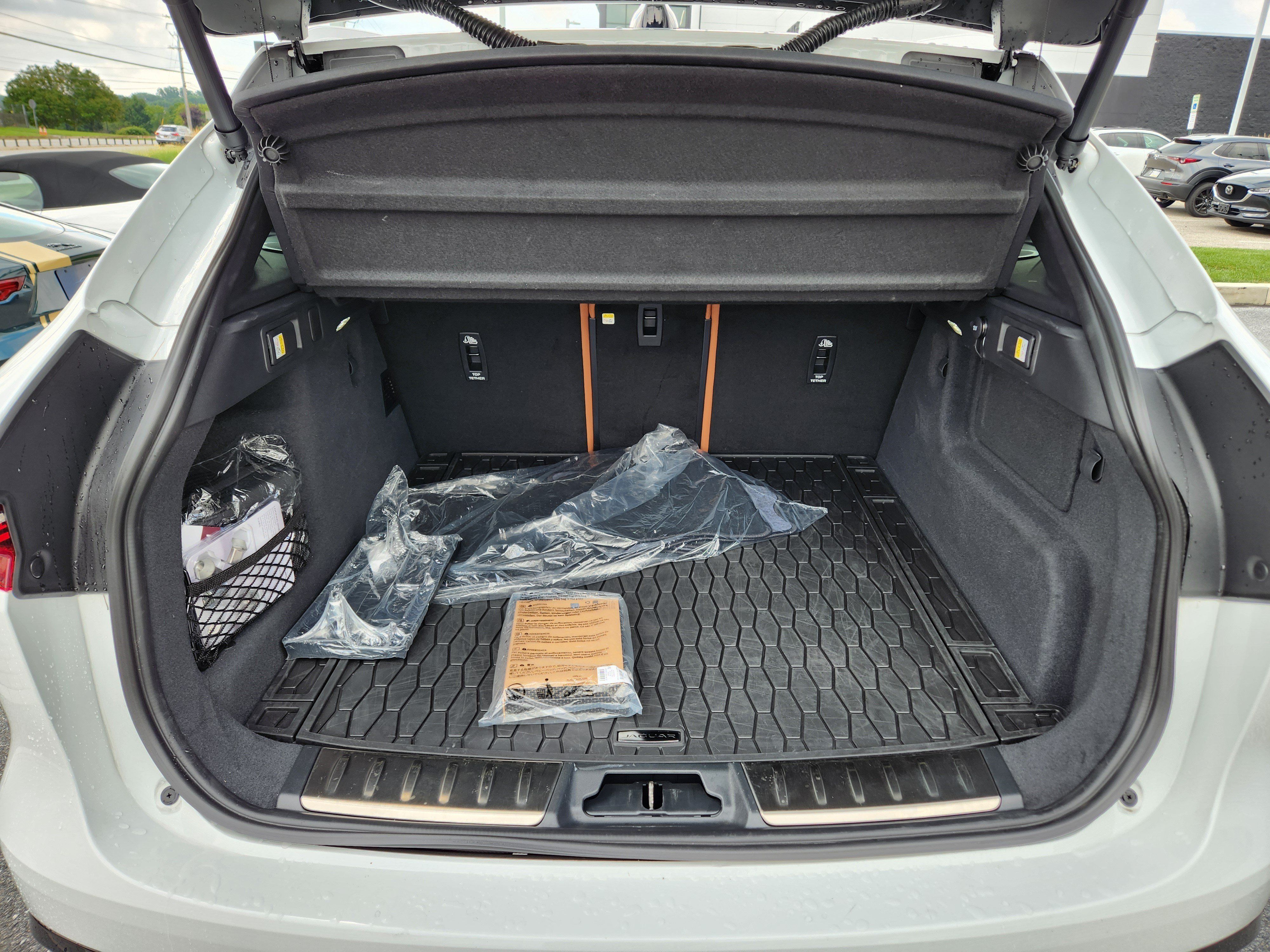 Certified 2026 Jaguar F-PACE R-Dynamic S AWD/4WD image 8