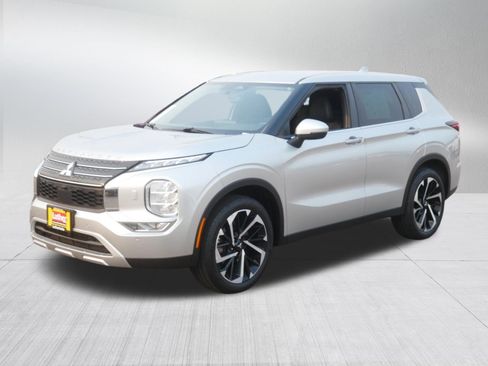 Used 2022 Mitsubishi Outlander SE AWD/4WD image 3